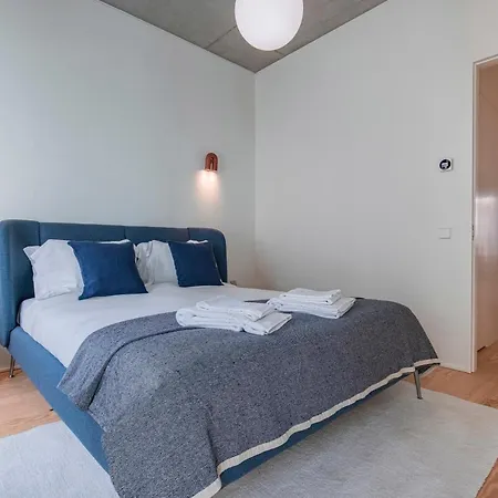 Deluxe 2bdr W/ Patio By Lovelystay Lägenhet