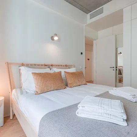 Deluxe 2bdr W/ Patio By Lovelystay Lägenhet Lisboa