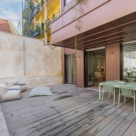 Deluxe 2bdr W/ Patio By Lovelystay Lisbona