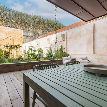 Appartamento Deluxe 2bdr W/ Patio By Lovelystay