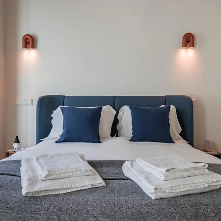 Deluxe 2bdr W/ Patio By Lovelystay Appartement Lisboa