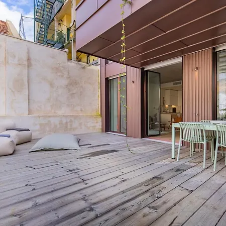 Deluxe 2bdr W/ Patio By Lovelystay 리스본