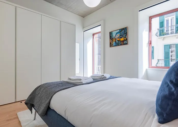 Deluxe 2bdr W/ Patio By Lovelystay * Lisboa