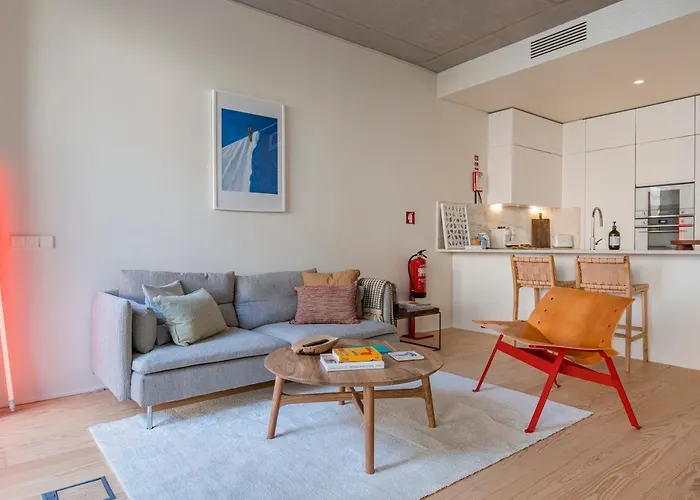 Deluxe 2bdr W/ Patio By Lovelystay *