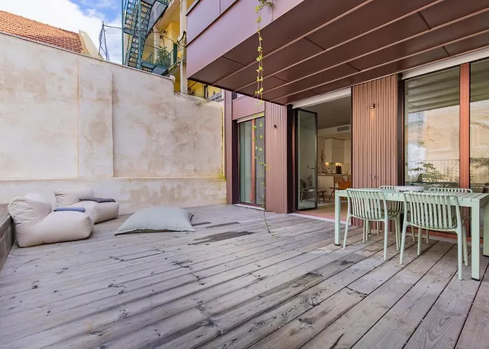 Deluxe 2bdr W/ Patio By Lovelystay Lisboa