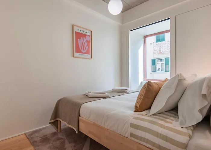 Deluxe 2bdr W/ Patio By Lovelystay Lisboa