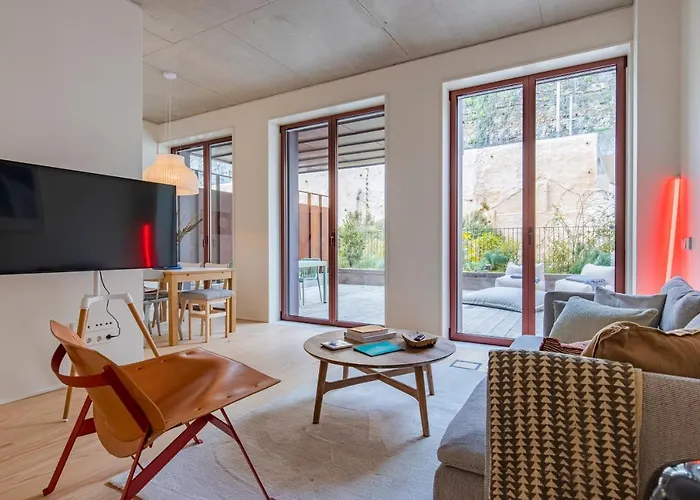 Deluxe 2bdr W/ Patio By Lovelystay * Lisboa