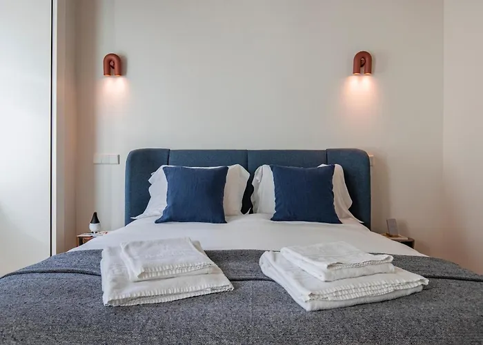 Deluxe 2bdr W/ Patio By Lovelystay Apartamento Lisboa