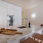 Deluxe 2bdr W/ Patio By Lovelystay * Lissabon