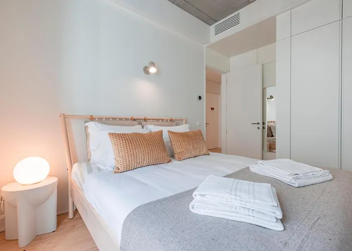 Deluxe 2bdr W/ Patio By Lovelystay Appartement Lisboa