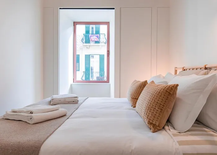 Appartement Deluxe 2bdr W/ Patio By Lovelystay Lisboa